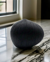 Load image into Gallery viewer, The Bloom Noir Vase