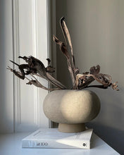 Load image into Gallery viewer, Kabin Vase, Dezato - Sand