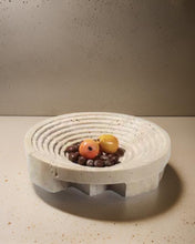 Load image into Gallery viewer, Qartage Round Tray