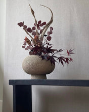 Load image into Gallery viewer, Kabin Vase, Shisen - Sand
